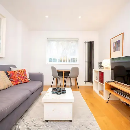 Cosy 1 Bedroom Flat Nestled In De Beauvoir Town Pass The Keys